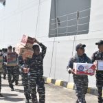 TNI AL Bergerak Cepat Bantu Korban Bencana Gempa NTT, Angkut Seluruh Bantuan Kemanusiaan Menuju Lokasi