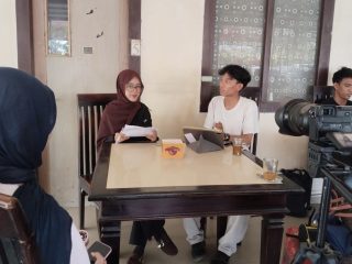 Mahasiswa Jurnalistik UHO Belajar Kelola Redaksi dan Media Digital di Radar Group