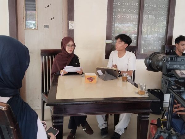 Mahasiswa Jurnalistik UHO Belajar Kelola Redaksi dan Media Digital di Radar Group