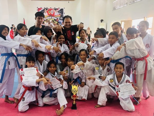 Tim Karate GOJU ASS Sultra Raih Juara Umum III Kejurda Open Tournament Tako Sultra Cup I