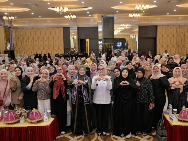 Dr. Aisah Dahlan Hadir di Kendari, Bahas Cara Membangun Hubungan Bahagia Bersama Pasangan
