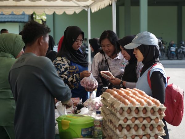 Sambut HUT ke-81 TNI, Kodim 1417/Kendari Gelar Bazar Murah
