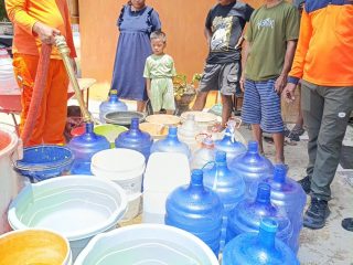 Pemkot Kendari Salurkan 156 Ribu Liter Air Bersih Gratis ke Warga Terdampak Kekeringan