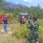 Sinergi TNI-Polri dan Pemkot Kendari Padamkan Kebakaran Lahan di Baruga
