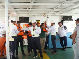 Peringati Bulan Keselamatan Transportasi, Jasa Raharja Sultra Bersama KSOP Kendari dan ASDP Edukasi Penumpang KMP Bahteramas
