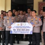 Polda Sultra Salurkan Bantuan Untuk Penanggulangan Pascabencana di NTT
