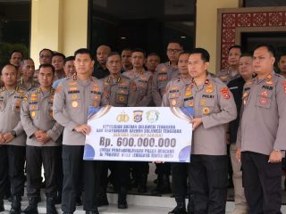 Polda Sultra Salurkan Bantuan Untuk Penanggulangan Pascabencana di NTT