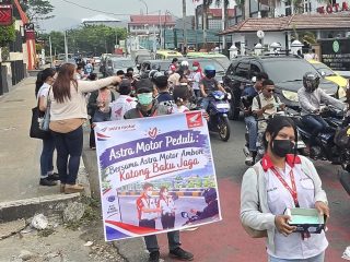Peduli Dampak Kabut Asap, Astra Motor Ambon Bagikan Masker Gratis kepada Masyarakat