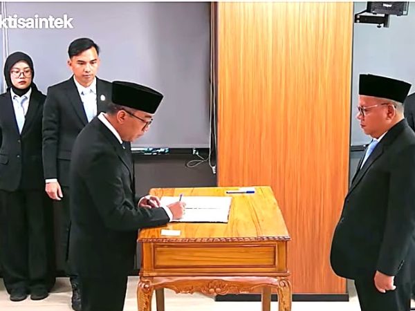 Prof Takdir Saili Resmi Jabat Rektor UHO 2026–2030