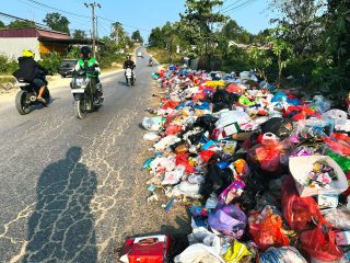 Jorok! Sampah Meluber di Kelurahan Baruga Kota Kendari, Warga Khawatir Jadi Sarang Penyakit