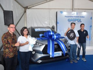 Asuransi Astra Serahkan Hadiah Utama Toyota Veloz Hybrid kepada Pemenang GASPOL