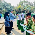 Upacara Sumpah Pemuda, MIN 2 Konawe Selatan Beri Apresiasi Siswa Berprestasi di Olimpiade Madrasah Indonesia