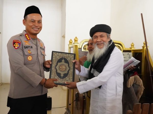 Kapolresta Kendari Perkuat Kedekatan dengan Warga Lewat Safari Jumat