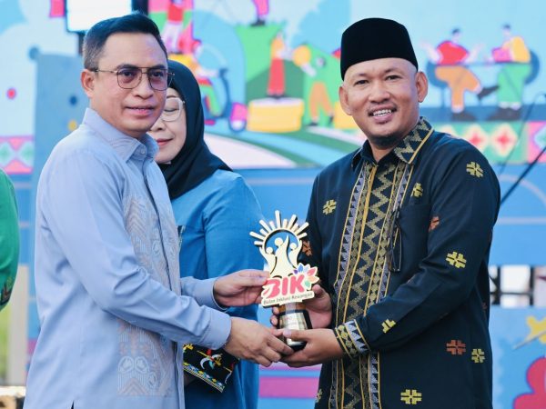Pemkot Kendari Raih Penghargaan Implementasi Terbaik Program Satu Rekening Satu Pelajar (KEJAR) 2026