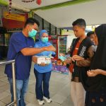 Peduli Dampak Kabut Asap, Pelindo Kendari Bagikan Masker Gratis kepada Penumpang Kapal Cepat
