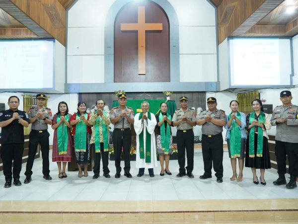 Kapolresta Kendari Ajak Jemaat Gereja Moria Bersama Jaga Keamanan