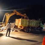 Pemkot Kendari Kerahkan 7 Truk Sampah dan 1 Loader Bersihkan Tumpukan Sampah di Baruga