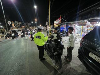 Ditlantas Polda Sultra Catat 19 Pelanggaran Helm SNI saat Patroli Malam Minggu di Kendari