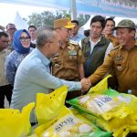 Kadis Ketapang Kota Kendari Dampingi Wali Kota Siska dan Menko Zulhas  Monitoring Persiapan Penyaluran Bantuan Pangan