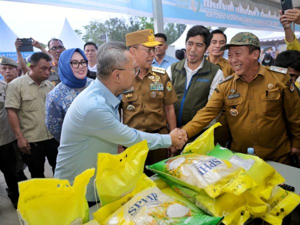 Kadis Ketapang Kota Kendari Dampingi Wali Kota Siska dan Menko Zulhas  Monitoring Persiapan Penyaluran Bantuan Pangan